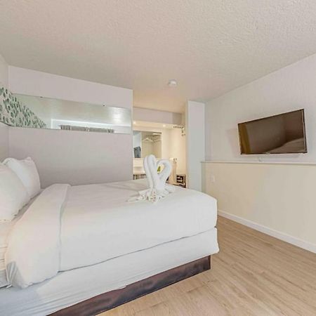 Travel Lodge By Wyndham 10 Min From Disney Kissimmee Exterior photo